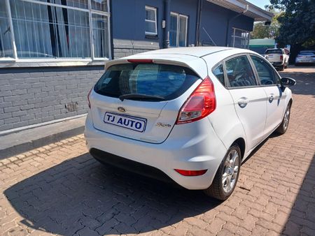 2015-Ford-Fiesta-14-Ambiente-5-dr_4