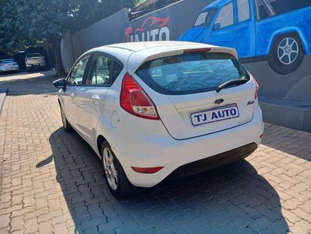 2015-Ford-Fiesta-14-Ambiente-5-dr_5