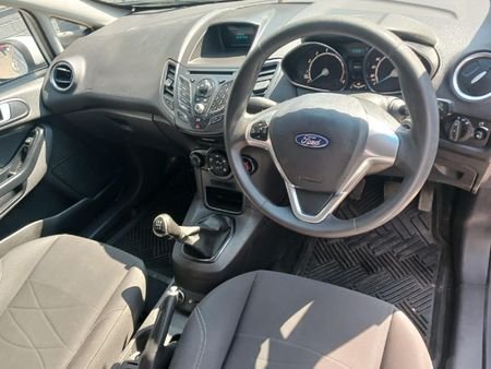 2015-Ford-Fiesta-14-Ambiente-5-dr_6