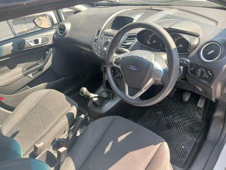 2015-Ford-Fiesta-14-Ambiente-5-dr_7