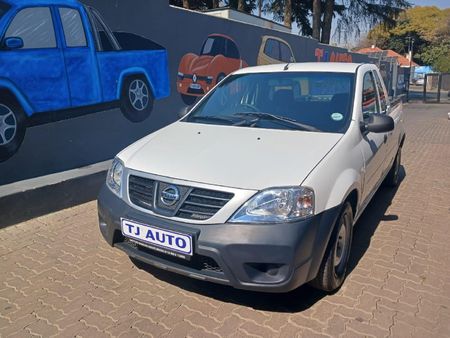 2023-Nissan-NP200-16_0