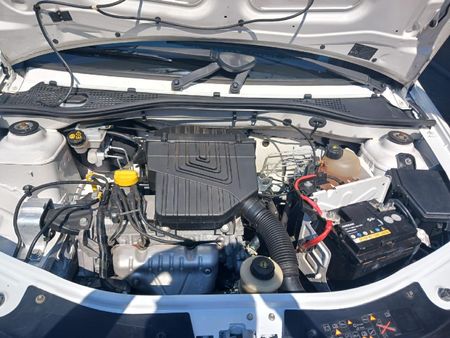 2023-Nissan-NP200-16_10