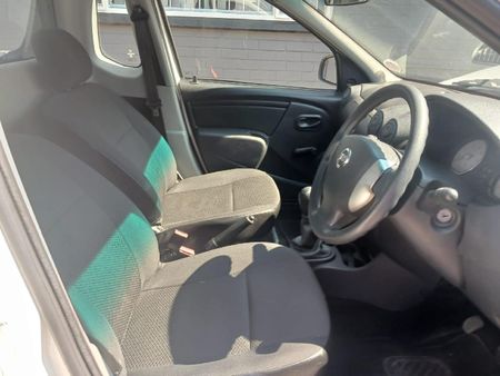2023-Nissan-NP200-16_6
