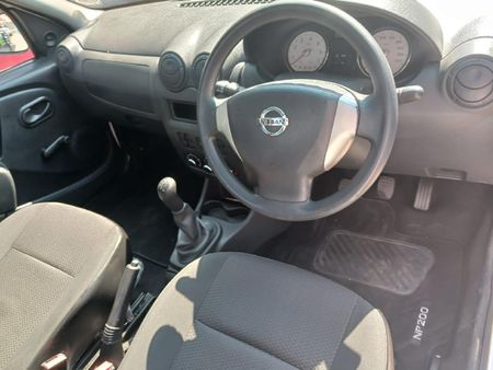 2023-Nissan-NP200-16_7