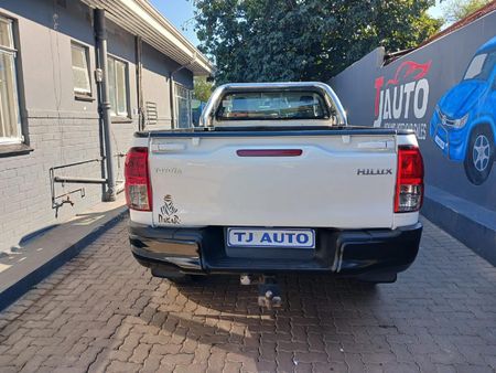 2017-Toyota-Hilux-24-GD-6-Raised-Body-SRX-Single-Cab_3
