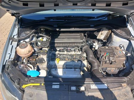 2020-Volkswagen-Polo-Vivo-14-Comfortline-5-dr_9