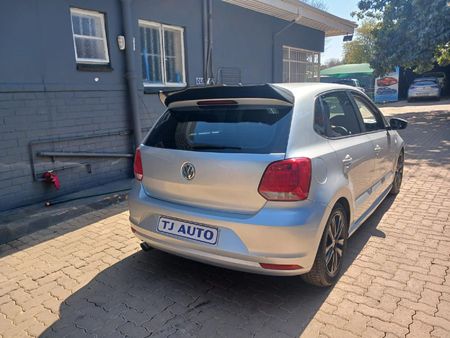 2020-Volkswagen-Polo-Vivo-14-Comfortline-5-dr_3