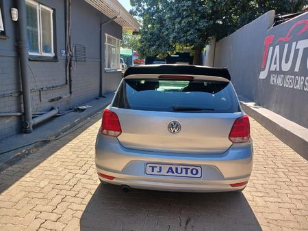 2020-Volkswagen-Polo-Vivo-14-Comfortline-5-dr_4