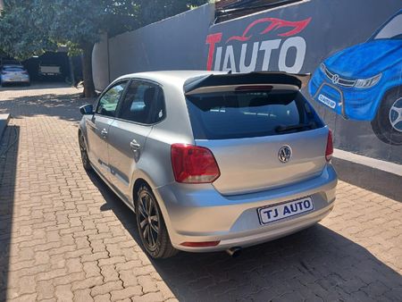 2020-Volkswagen-Polo-Vivo-14-Comfortline-5-dr_5