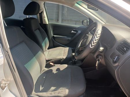 2020-Volkswagen-Polo-Vivo-14-Comfortline-5-dr_6