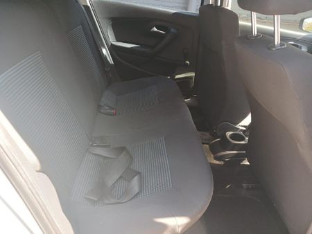 2020-Volkswagen-Polo-Vivo-14-Comfortline-5-dr_7