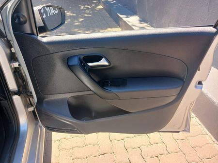 2020-Volkswagen-Polo-Vivo-14-Comfortline-5-dr_8