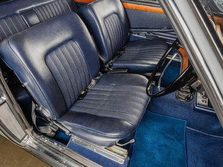 1969-BMW-2000-CS_9