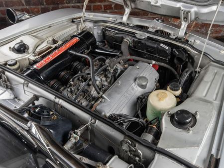 1969-BMW-2000-CS_11