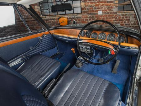 1969-BMW-2000-CS_6