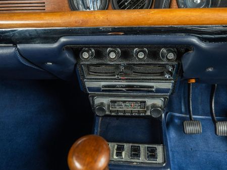 1969-BMW-2000-CS_7