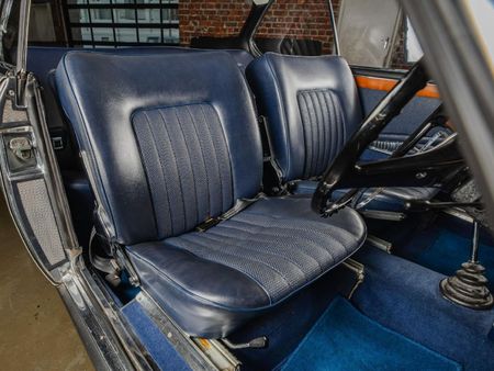 1969-BMW-2000-CS_8