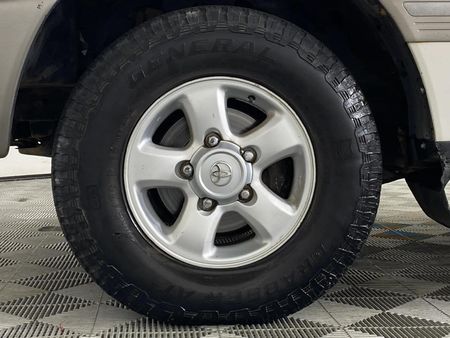 2001-Toyota-Land-Cruiser-100-V8-VX_4