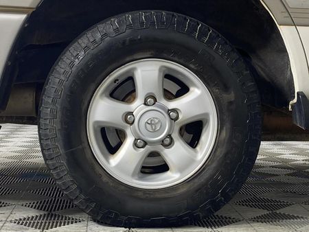 2001-Toyota-Land-Cruiser-100-V8-VX_7