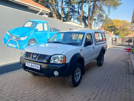2013-Nissan-NP300-24i-Hi-Rider-4x4-Double-Cab_0