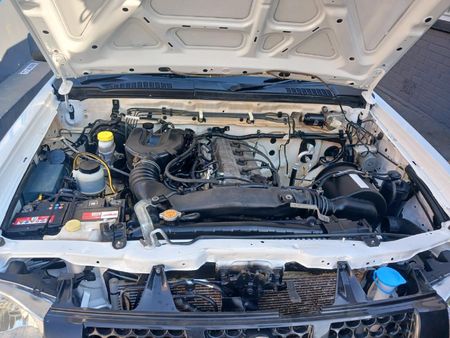 2013-Nissan-NP300-24i-Hi-Rider-4x4-Double-Cab_9