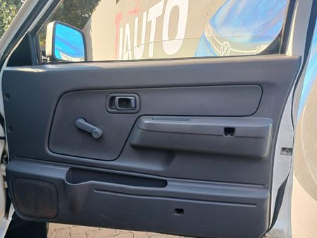 2013-Nissan-NP300-24i-Hi-Rider-4x4-Double-Cab_8