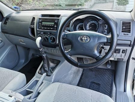 2009-Toyota-Hilux-27-VVTi-Raider-Raised-Body-Single-Cab_12