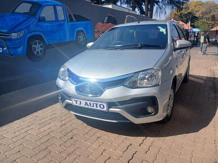 2015-Toyota-Etios-15-Xi_0