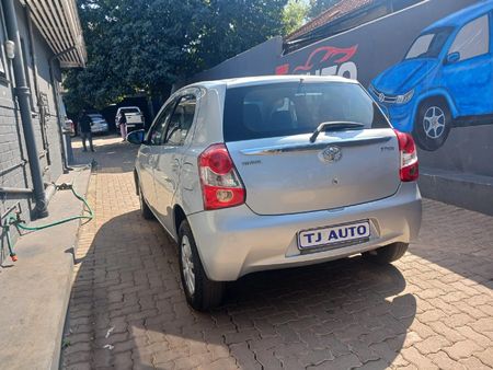 2015-Toyota-Etios-15-Xi_3