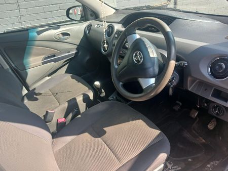 2015-Toyota-Etios-15-Xi_6