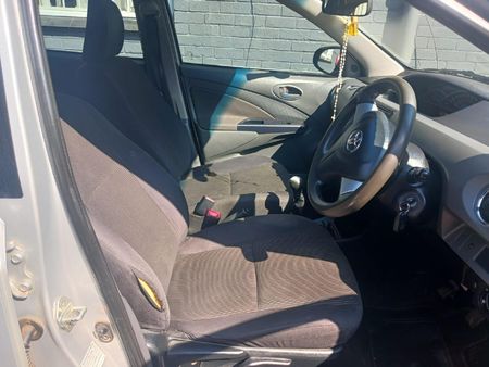 2015-Toyota-Etios-15-Xi_8