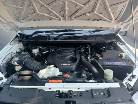 2023-Isuzu-D-Max-19-DDI-L-4x4-Double-Cab_10
