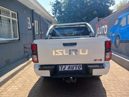 2023-Isuzu-D-Max-19-DDI-L-4x4-Double-Cab_3