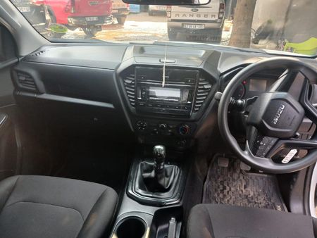 2023-Isuzu-D-Max-19-DDI-L-4x4-Double-Cab_7