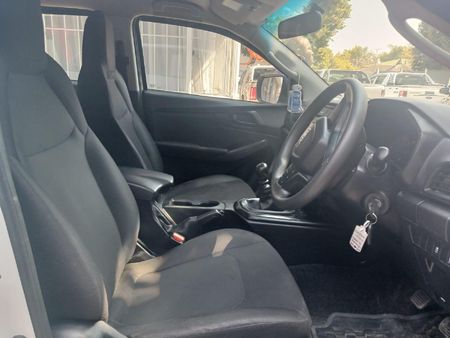 2023-Isuzu-D-Max-19-DDI-L-4x4-Double-Cab_8