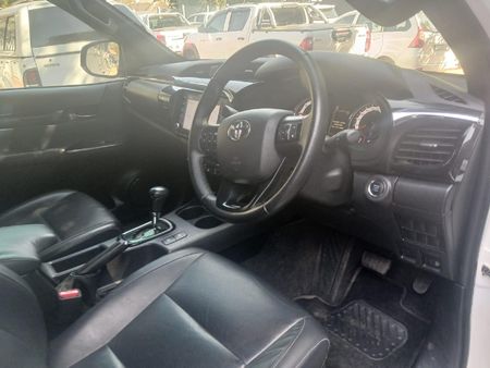 2021-Toyota-Hilux-28-GD-6-Raised-Body-Legend-4x4-Auto-Double-Cab_5
