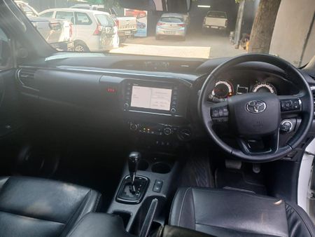 2021-Toyota-Hilux-28-GD-6-Raised-Body-Legend-4x4-Auto-Double-Cab_6