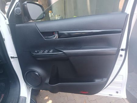 2021-Toyota-Hilux-28-GD-6-Raised-Body-Legend-4x4-Auto-Double-Cab_8