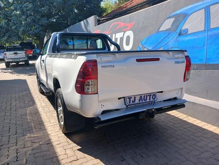 2018-Toyota-Hilux-24-GD-6-Raised-Body-SRX-Single-Cab_3