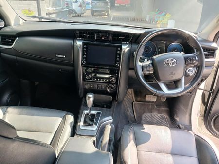 2020-Toyota-Fortuner-28-GD-6-4x4-VX-Auto_9