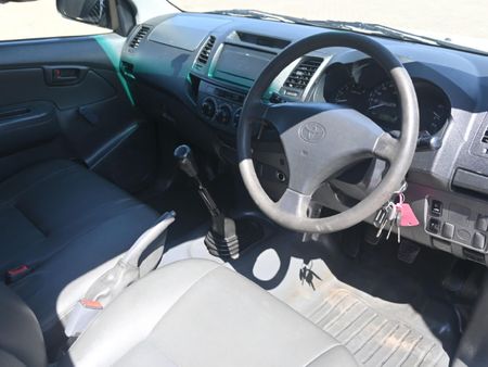 2012-Toyota-Hilux-25-D-4D-Single-Cab_3