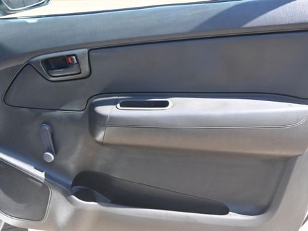 2012-Toyota-Hilux-25-D-4D-Single-Cab_4