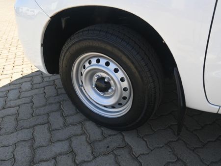 2012-Toyota-Hilux-25-D-4D-Single-Cab_8