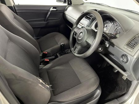 2014-Volkswagen-Polo-Vivo-16-Trendline-5-dr_9