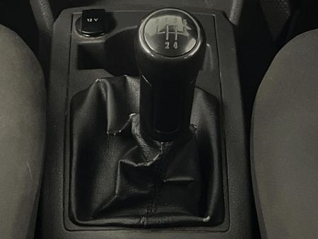 2014-Volkswagen-Polo-Vivo-16-Trendline-5-dr_10