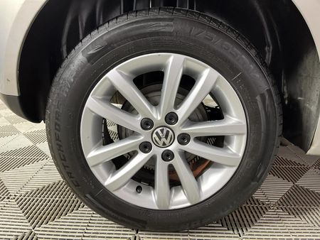 2014-Volkswagen-Polo-Vivo-16-Trendline-5-dr_7