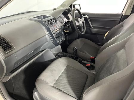 2014-Volkswagen-Polo-Vivo-16-Trendline-5-dr_8
