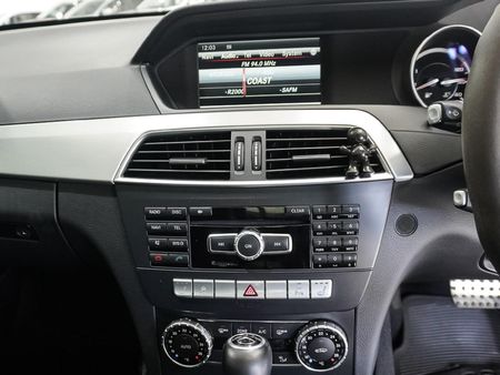 2014-Mercedes-AMG-C-Class-C63-AMG-Coupe_13