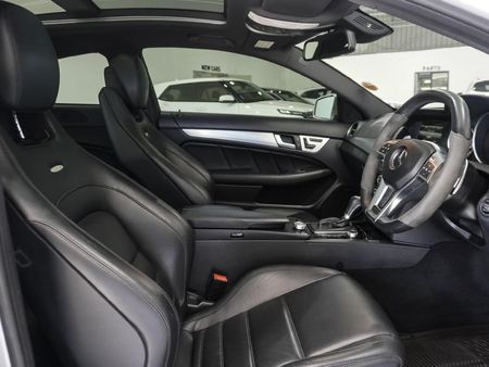 2014-Mercedes-AMG-C-Class-C63-AMG-Coupe_15