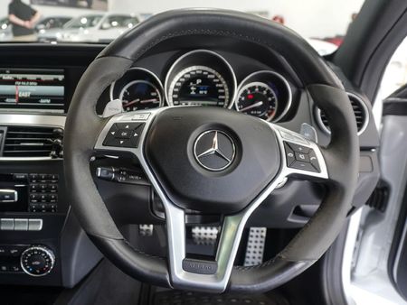 2014-Mercedes-AMG-C-Class-C63-AMG-Coupe_19